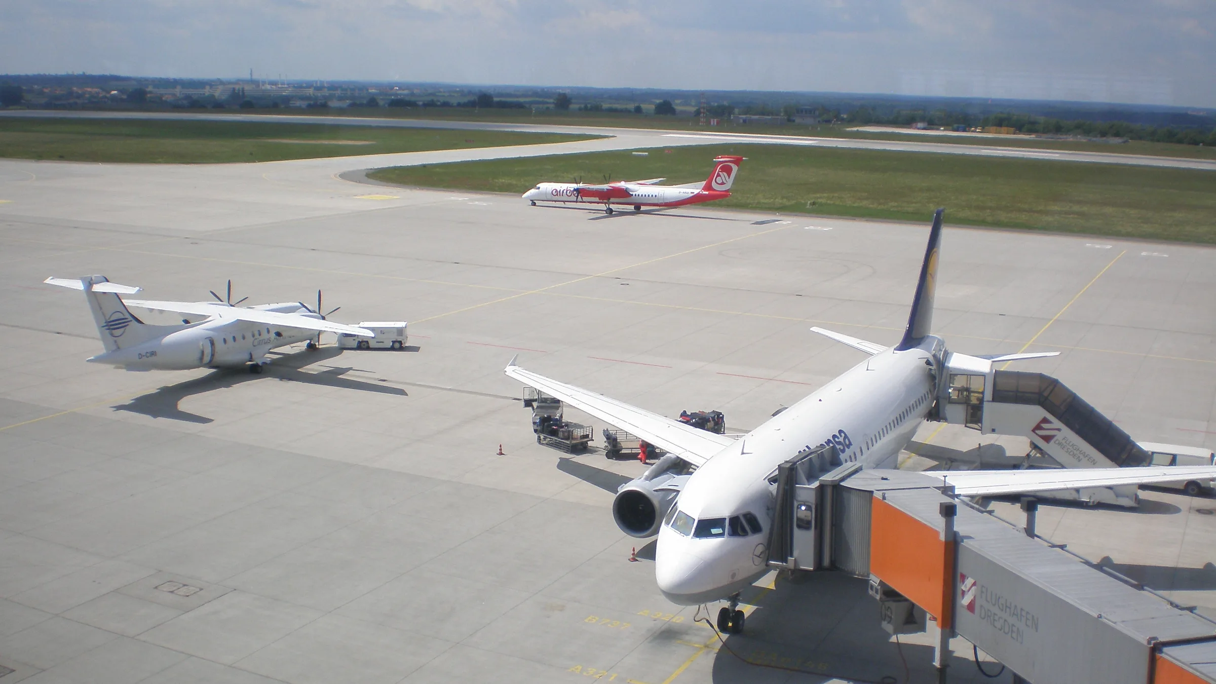 Aircraft at the jet bridges on the apron at Dresden Airport