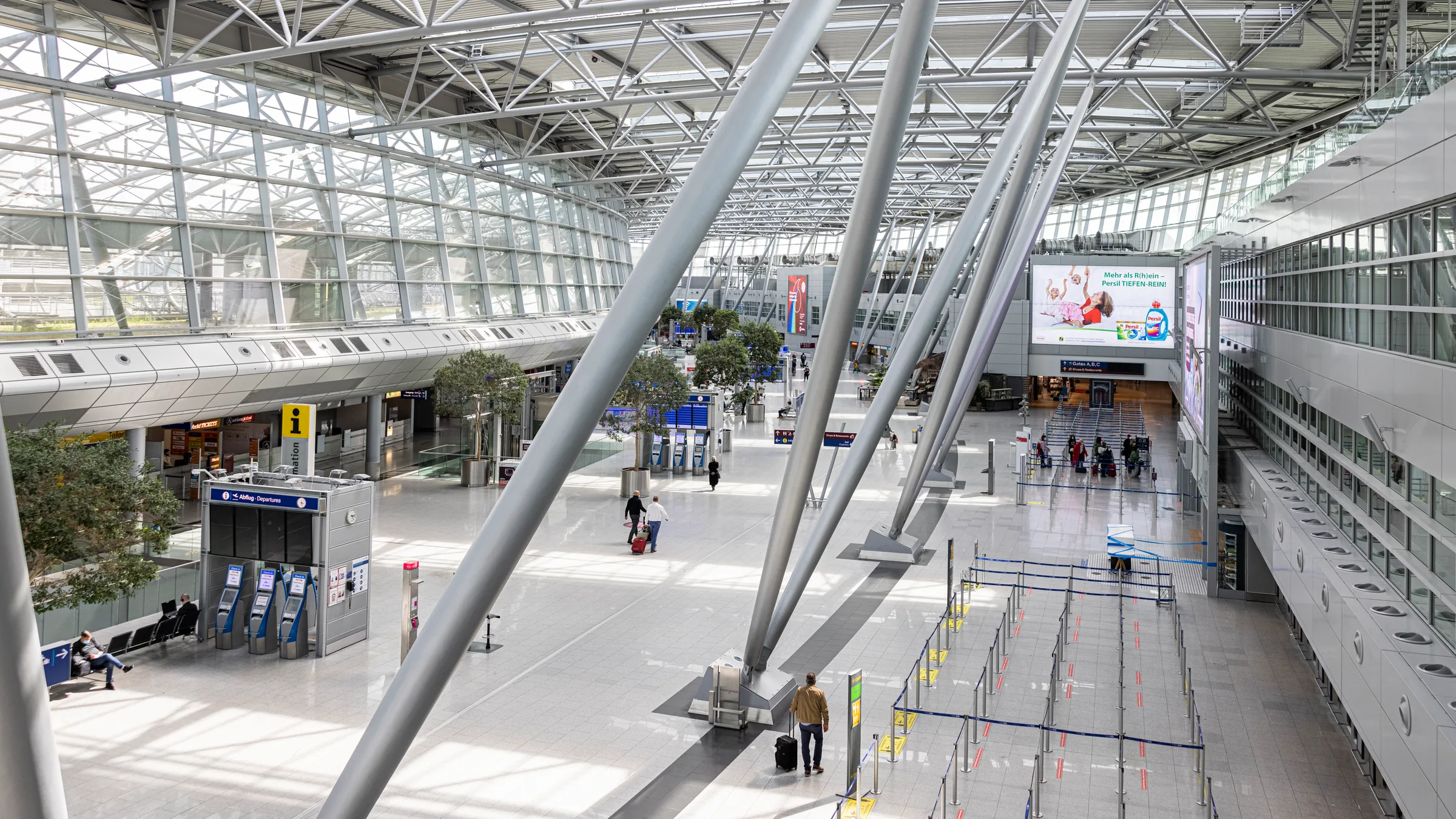 The departures hall at Düsseldorf Airport under its white steel roof