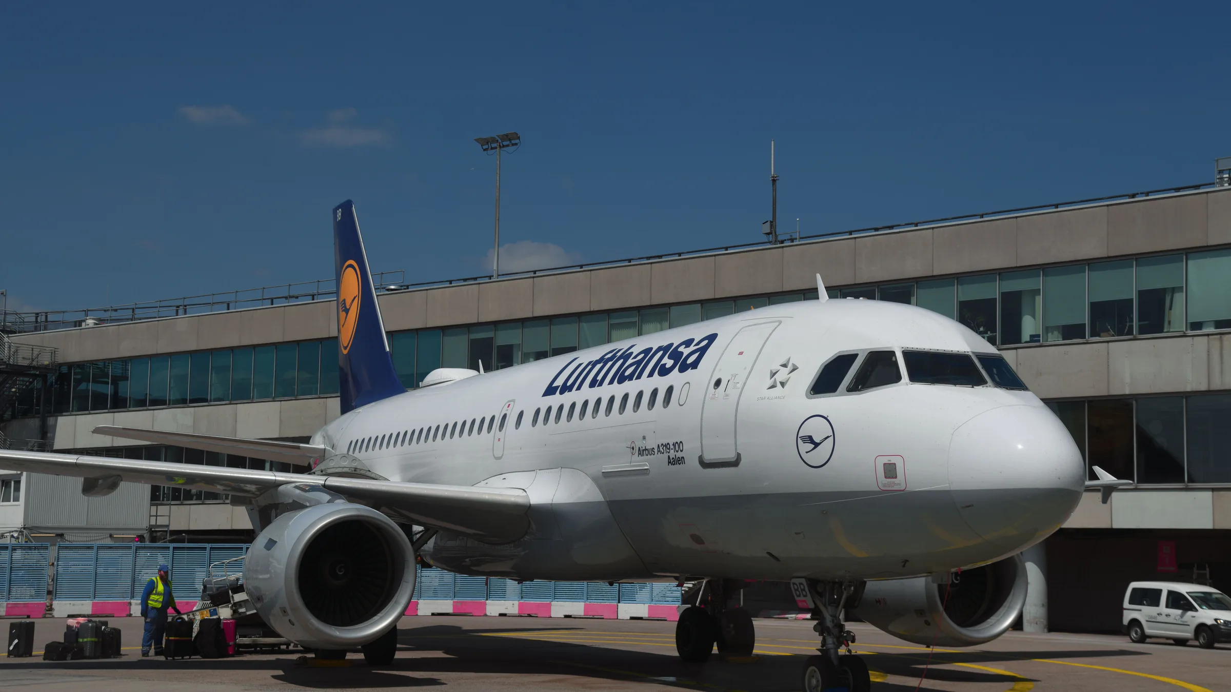 A Lufthansa Airbus A319 on stand at Frankfurt Airport